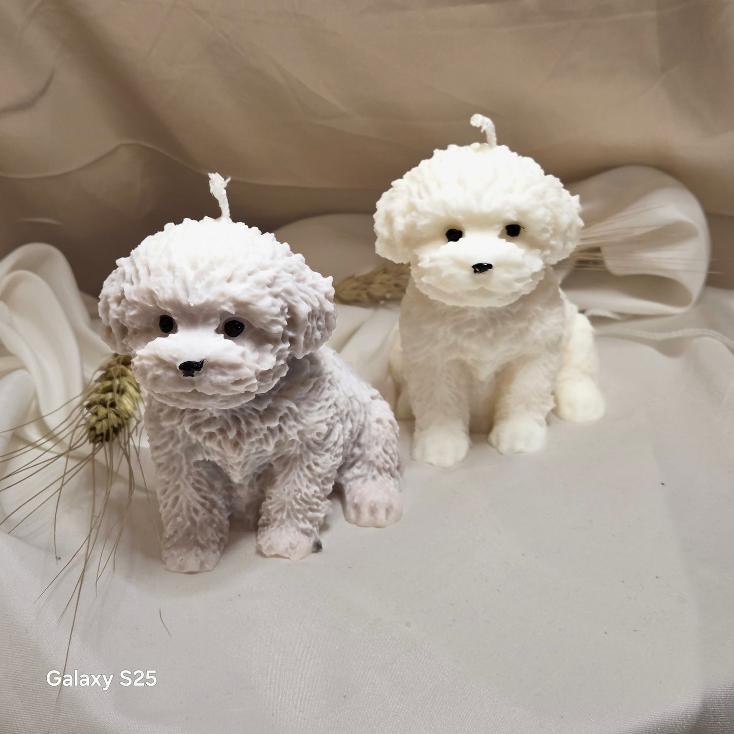 Hunde Kerze Nahaufnahme – Detailreiche Hundefigur aus Wachs | JenniferStock Kerzenmanufaktur