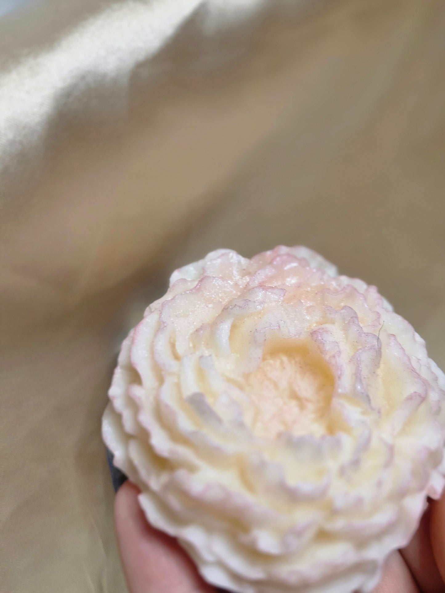 Dankeschön Kerze mit Pfingstrose – Liebevolles Geschenk für besondere Menschen | JenniferStock